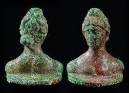 Vorder- und Rückseite des Bronze-Büste einer Frau
