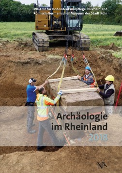 Titelbild der Archäologie im Rheinland 2018 mit Blockbergung eines Sarkophages